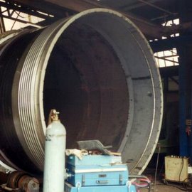 Einbau eines Wellenkompensators aus austenitischem Stahl ('Edelstahl') in das ausgebaute Innenrohr